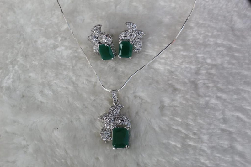 925 Silver Emerald Zircon Bow Pendant Set