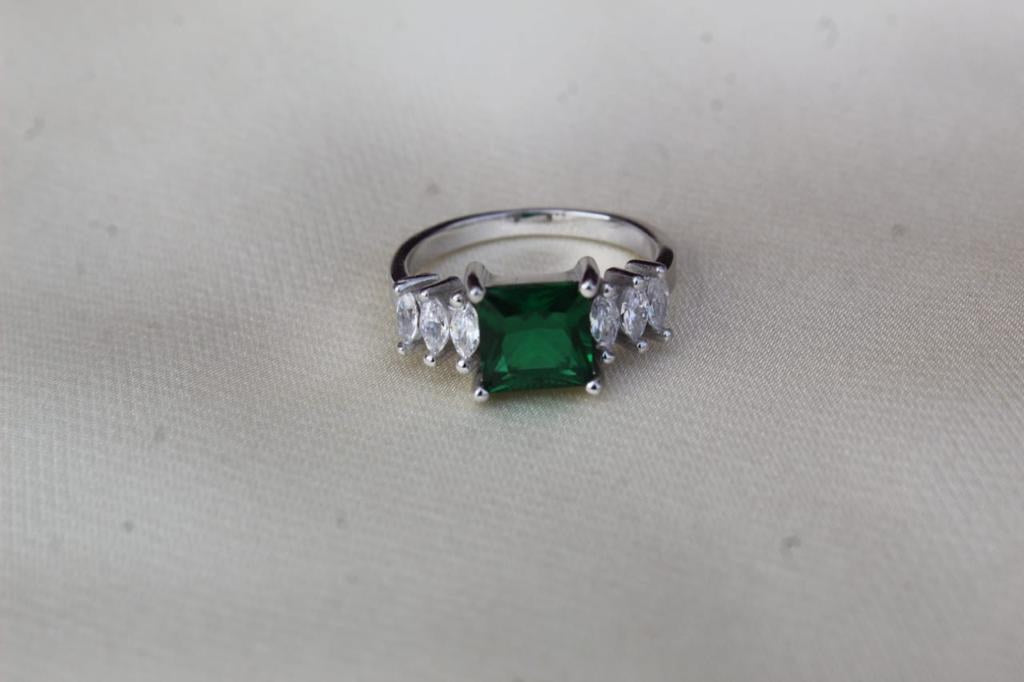 925 Silver Green Zircon Baguette Side-Stone Ring