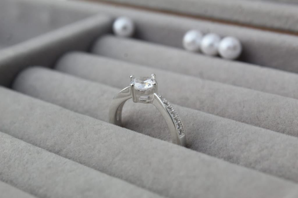 925 Silver Silver Zircon Solitaire Ring