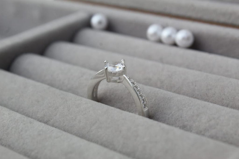 925 Silver Silver Zircon Solitaire Ring