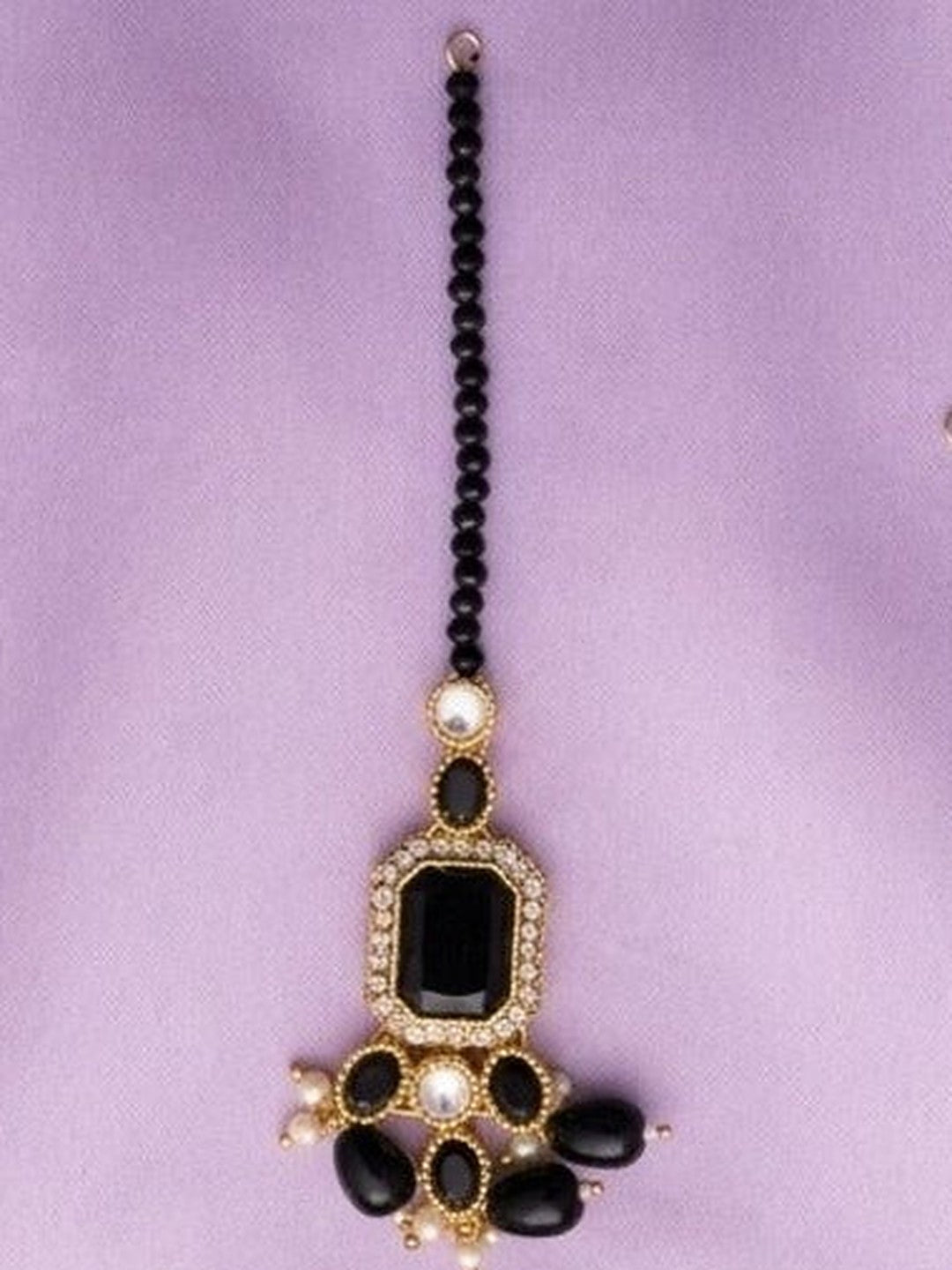 Royal Onyx Kundan Choker Set with Earrings & Maang Tikka - Close-up: centre maang tikka