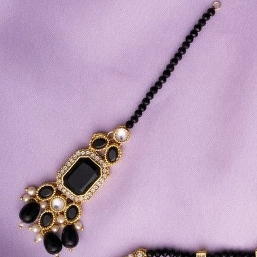 Royal Onyx Kundan Choker Set with Earrings & Maang Tikka - Close-up: left piece with bead chain