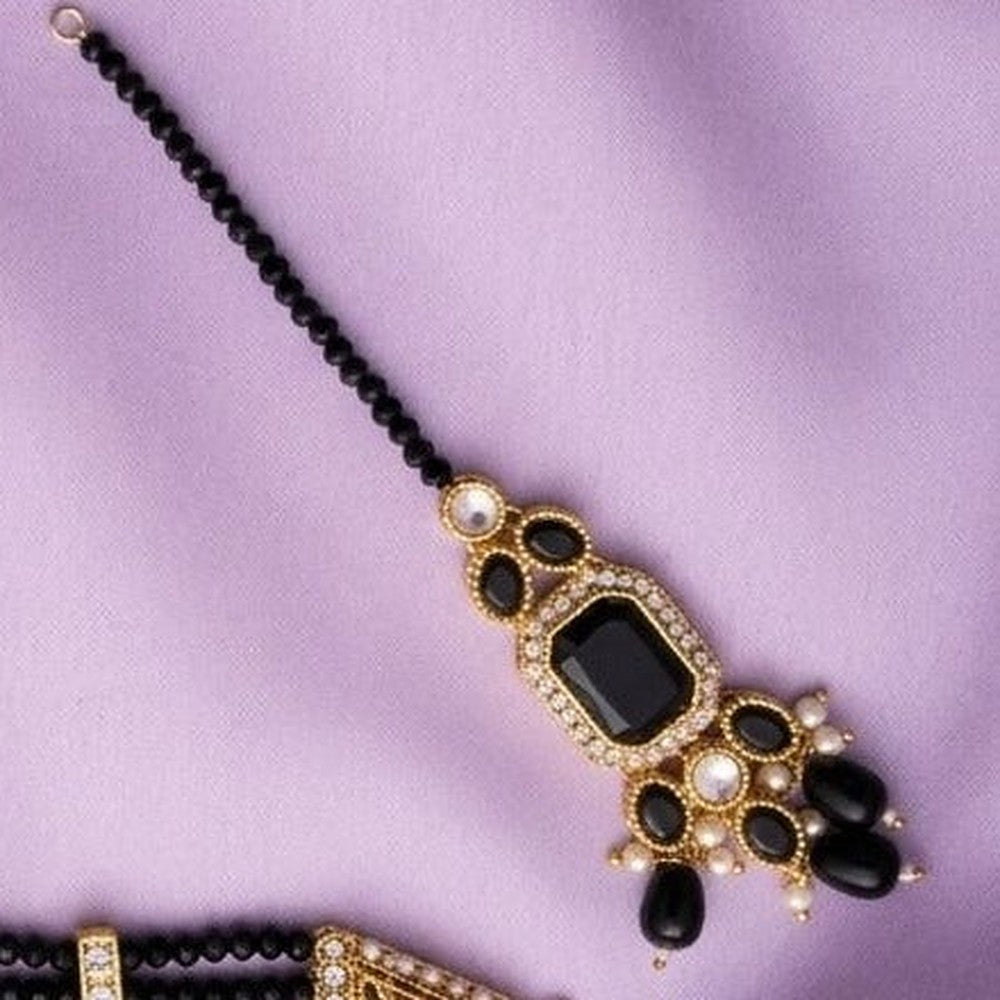 Royal Onyx Kundan Choker Set with Earrings & Maang Tikka - Close-up: right piece with bead chain